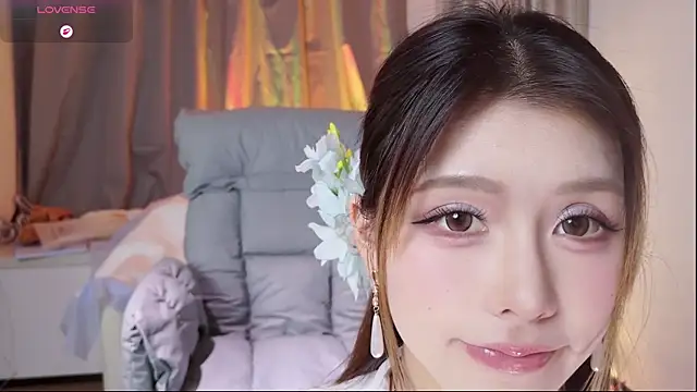 Snapshot of Momoever123456 chatting on 11/28/25, 02:20 Momoever123456 online show from 11/28/25, 02:20