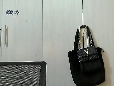 Snapshot of Destiny_Desire chatting on 10/13/25, 06:52 Destiny Desire online show from 10/13/25, 06:52