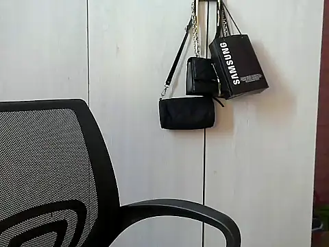 Snapshot of Destiny_Desire chatting on 11/11/25, 08:47 Destiny Desire online show from 11/11/25, 08:47