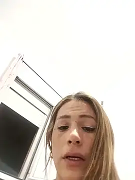 Snapshot of latinasexitrans123 chatting on 10/17/25, 08:22 latinasexitrans123 online show from 10/17/25, 08:22