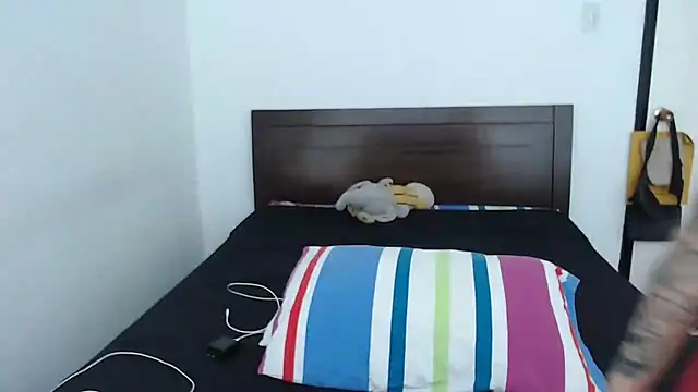 Snapshot of rebecca_collin chatting on 10/16/25, 08:32 rebecca collin online show from 10/16/25, 08:32