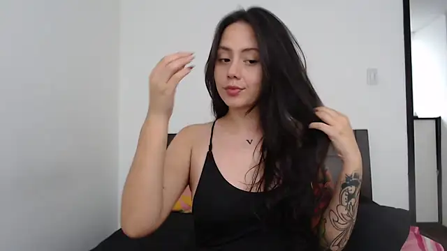 Snapshot of rebecca_collin chatting on 11/11/25, 04:07 rebecca collin online show from 11/11/25, 04:07