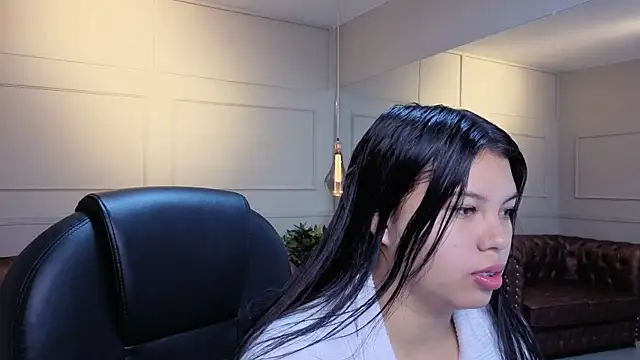 Snapshot of ISA__CUTEE chatting on 11/18/25, 07:18 ISA CUTEE online show from 11/18/25, 07:18