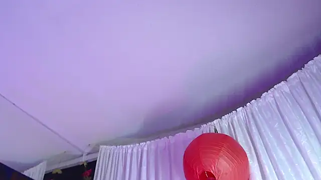 Snapshot of cherry_chel chatting on 12/18/24, 02:10 cherry chel online show from 12/18/24, 02:10