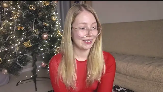 Snapshot of HoneyAudrey chatting on 12/21/25, 12:51 HoneyAudrey online show from 12/21/25, 12:51