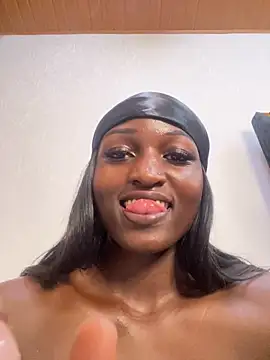 Snapshot of Curvixx chatting on 03/04/25, 10:27 Curvixx online show from 03/04/25, 10:27