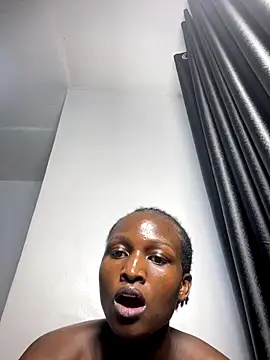 Snapshot of Curvixx chatting on 12/18/25, 12:33 Curvixx online show from 12/18/25, 12:33