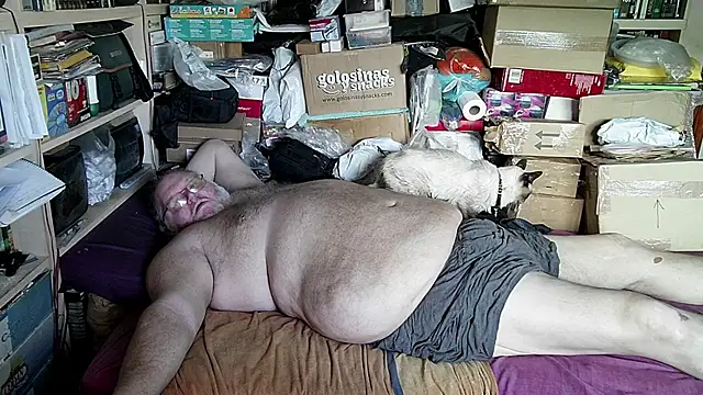 hadeszeuss2 online show from 10/28/25, 02:53