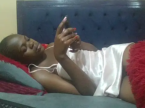 Snapshot of Creamy_dolly chatting on 12/14/25, 08:09 Creamy dolly online show from 12/14/25, 08:09