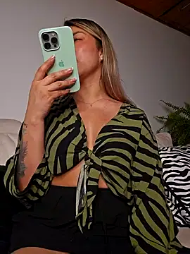 Karen San Miguel online show from 01/19/25, 01:21