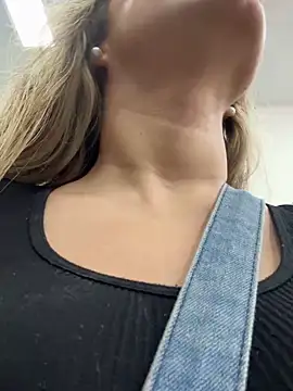 Karen San Miguel online show from 01/29/25, 03:26