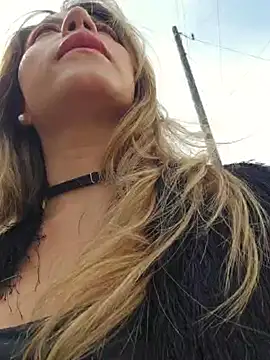 Karen San Miguel online show from 10/16/25, 07:15