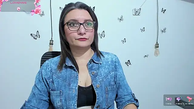 Amie Adams82  online show from 12/03/25, 03:43