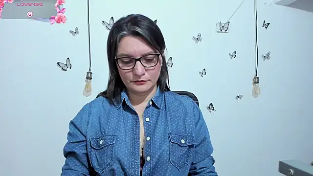 Amie Adams82  online show from 12/15/25, 03:38