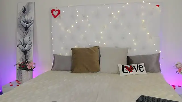 Snapshot of --Daniella- chatting on 11/15/25, 09:50 --Daniella- online show from 11/15/25, 09:50