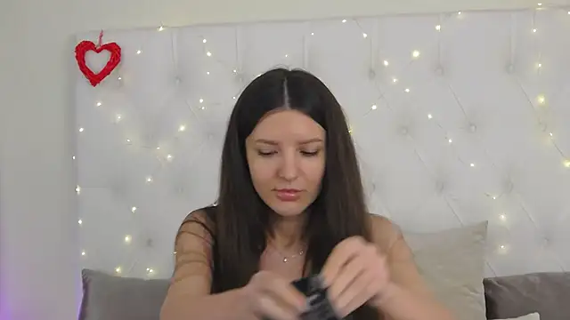 Snapshot of --Daniella- chatting on 11/18/25, 08:52 --Daniella- online show from 11/18/25, 08:52