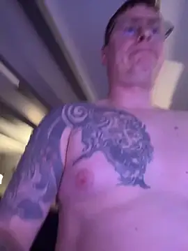 Snapshot of Fred2851 chatting on 12/21/25, 05:31 Fred2851 online show from 12/21/25, 05:31