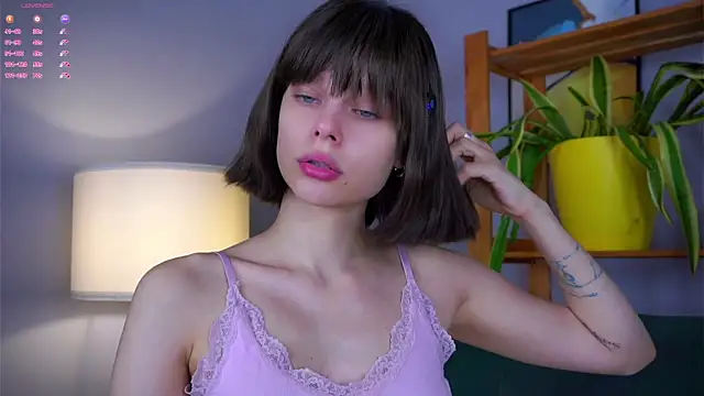 Snapshot of RexanneHatt chatting on 10/19/25, 01:28 RexanneHatt online show from 10/19/25, 01:28