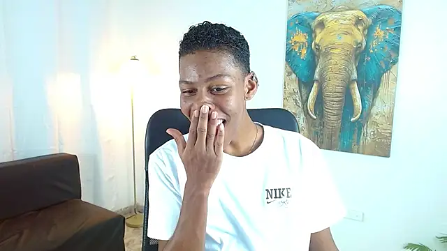 maiki18  online show from 12/02/25, 08:37