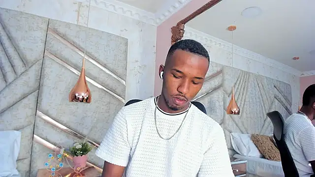 Snapshot of JamesParck chatting on 01/13/25, 12:24 JamesParck online show from 01/13/25, 12:24