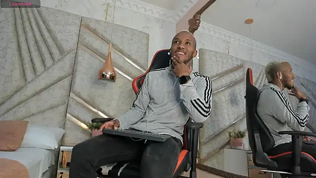 Snapshot of JamesParck chatting on 02/07/25, 12:17 JamesParck online show from 02/07/25, 12:17