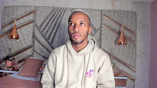 Snapshot of JamesParck chatting on 02/12/25, 12:12 JamesParck online show from 02/12/25, 12:12