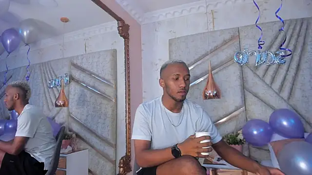 Snapshot of JamesParck chatting on 02/16/25, 12:21 JamesParck online show from 02/16/25, 12:21