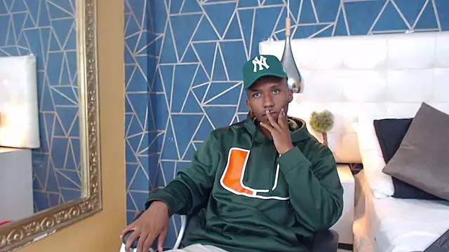 Snapshot of JamesParck chatting on 02/19/25, 09:25 JamesParck online show from 02/19/25, 09:25