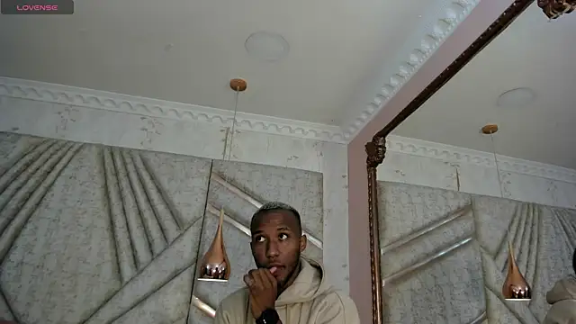 Snapshot of JamesParck chatting on 02/26/25, 12:14 JamesParck online show from 02/26/25, 12:14