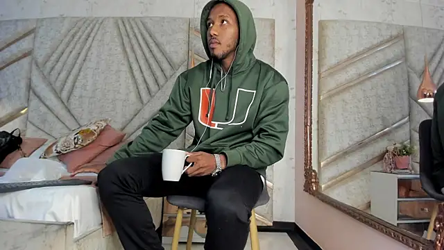 Snapshot of JamesParck chatting on 03/19/25, 12:01 JamesParck online show from 03/19/25, 12:01