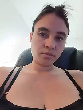 keelly richaardson1 online show from 11/21/25, 09:13