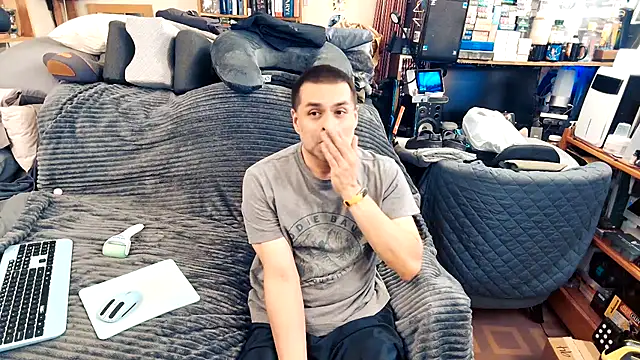 Snapshot of ClampMaster chatting on 09/24/25, 08:01 ClampMaster online show from 09/24/25, 08:01