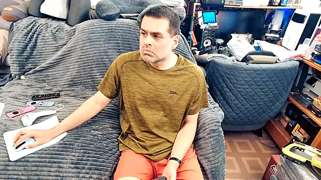 Snapshot of ClampMaster chatting on 10/04/25, 10:08 ClampMaster online show from 10/04/25, 10:08