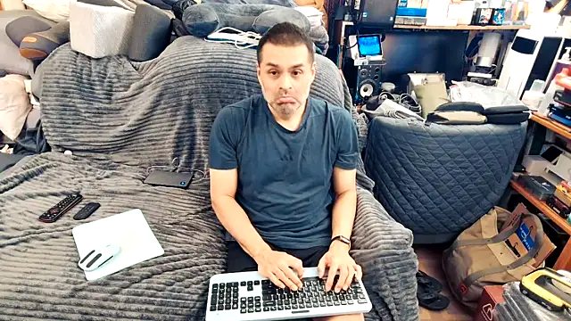 Snapshot of ClampMaster chatting on 10/18/25, 11:49 ClampMaster online show from 10/18/25, 11:49