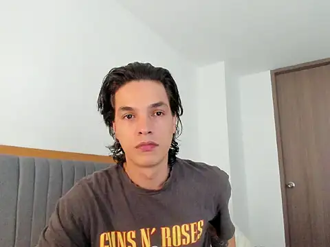 uglycoyote18 online show from 04/25/26, 08:28