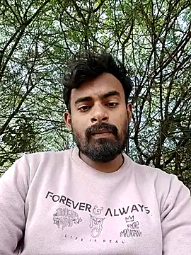 Snapshot of rayhan085 chatting on 11/22/25, 09:19 rayhan085 online show from 11/22/25, 09:19