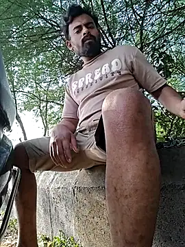 Snapshot of rayhan085 chatting on 11/28/25, 10:07 rayhan085 online show from 11/28/25, 10:07