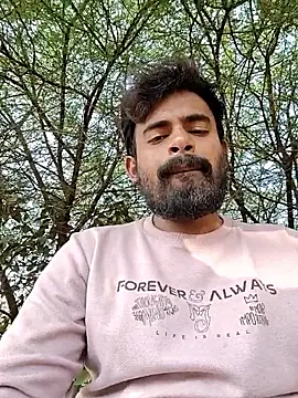 Snapshot of rayhan085 chatting on 12/15/25, 09:02 rayhan085 online show from 12/15/25, 09:02