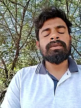 Snapshot of rayhan085 chatting on 12/19/25, 09:27 rayhan085 online show from 12/19/25, 09:27