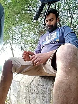 Snapshot of rayhan085 chatting on 12/21/25, 09:38 rayhan085 online show from 12/21/25, 09:38