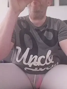 Snapshot of ShyBoy1982 chatting on 11/06/25, 01:12 ShyBoy1982 online show from 11/06/25, 01:12