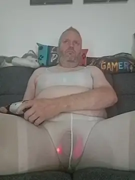 Snapshot of ShyBoy1982 chatting on 11/09/25, 12:31 ShyBoy1982 online show from 11/09/25, 12:31