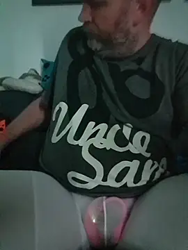 Snapshot of ShyBoy1982 chatting on 11/16/25, 08:14 ShyBoy1982 online show from 11/16/25, 08:14