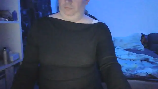 Snapshot of ShyBoy1982 chatting on 05/16/26, 09:13 ShyBoy1982 online show from 05/16/26, 09:13