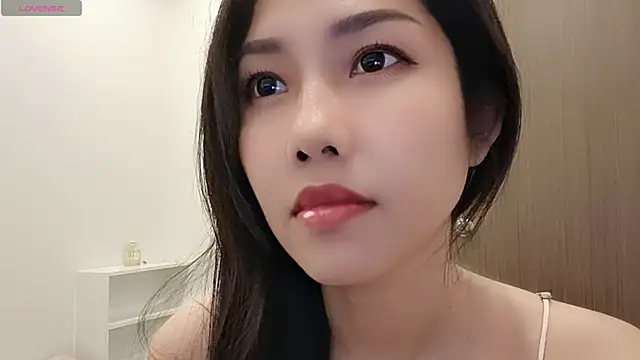 Snapshot of Sugar2k5 chatting on 11/30/25, 07:56 Sugar2k5 online show from 11/30/25, 07:56