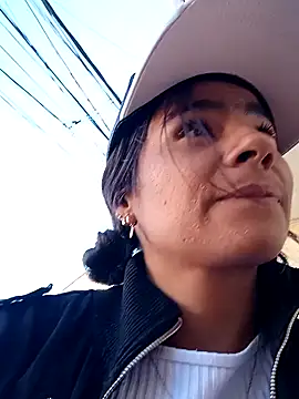 Snapshot of Leslly_ chatting on 01/06/25, 08:50 Leslly online show from 01/06/25, 08:50