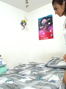 Snapshot of Leslly_ chatting on 01/08/25, 10:04 Leslly online show from 01/08/25, 10:04