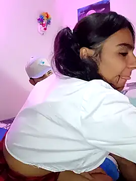 Snapshot of Leslly_ chatting on 01/31/25, 03:44 Leslly online show from 01/31/25, 03:44