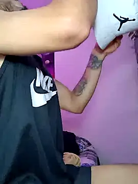 Snapshot of Leslly_ chatting on 02/25/25, 11:08 Leslly online show from 02/25/25, 11:08