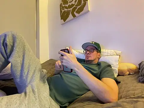 Snapshot of Snowbunnydilf chatting on 12/19/25, 04:58 Snowbunnydilf online show from 12/19/25, 04:58